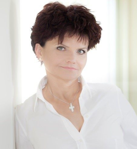 dr Justyna Beata Zakrzewska